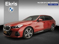 BMW 5-serie Touring - 530e M-Sportpakket | LED | Navigatie | Trekhaak | Schuifdak | Active cruise | DAB | Harman
