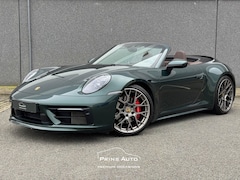 Porsche 911 Cabrio - 992 3.0 Carrera S |PTS FOREST GREEN|LIFT|PDCC|RACETEX STUURWIEL|ACHTERAS BEST.|SP. CHRONO