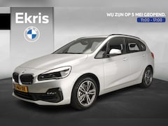 BMW 2-serie Active Tourer - 218i Automaat Sportline / Trekhaak / PDC / Climate / Cruise / LED / Head-up / Sportstoelen