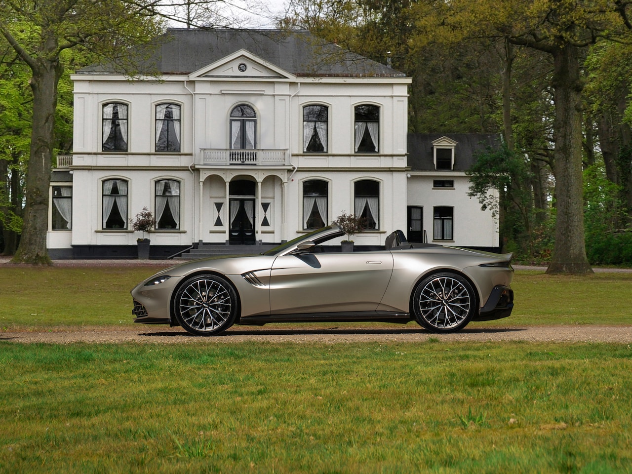 Aston Martin V8 Vantage Roadster - 4.0 - AutoWereld.nl