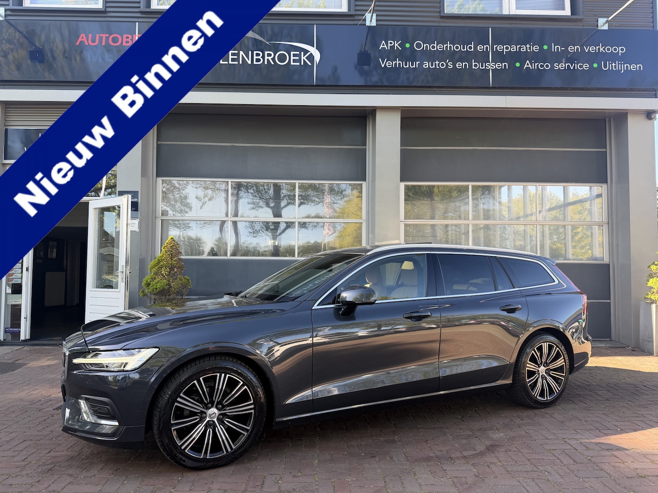 Volvo V60 - 2.0 D4 Inscription Leer,Panodak,18Inch,Trekhaak,Navi,Cruise Bomvol en dealer onderhouden - AutoWereld.nl