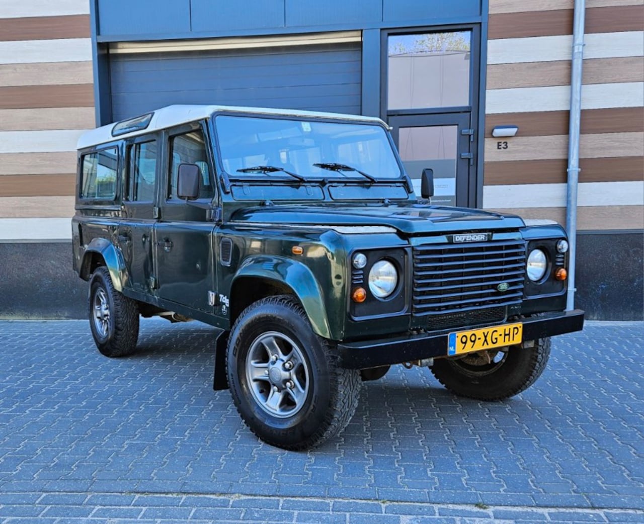 Land Rover Defender 110 - Td5 9 pers. MARGE opknapper - AutoWereld.nl