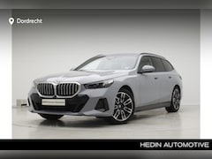 BMW 5-serie Touring - 520i M-Sport | Driving Assistant Plus | Harman Kardon | Trekhaak | Brooklyn Grau