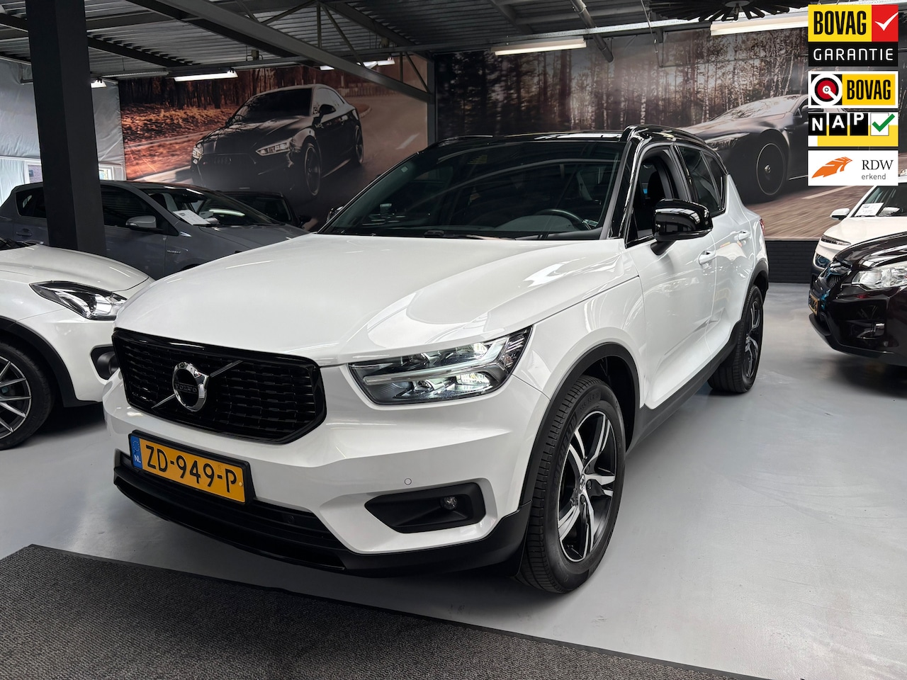 Volvo XC40 - 2.0 T4 AWD R-Design / Camera / Stoelverwarming - AutoWereld.nl