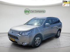 Mitsubishi Outlander - 2.0 PHEV Business Edition | Camera | Cruise Control | All-seasons | Climate Control
