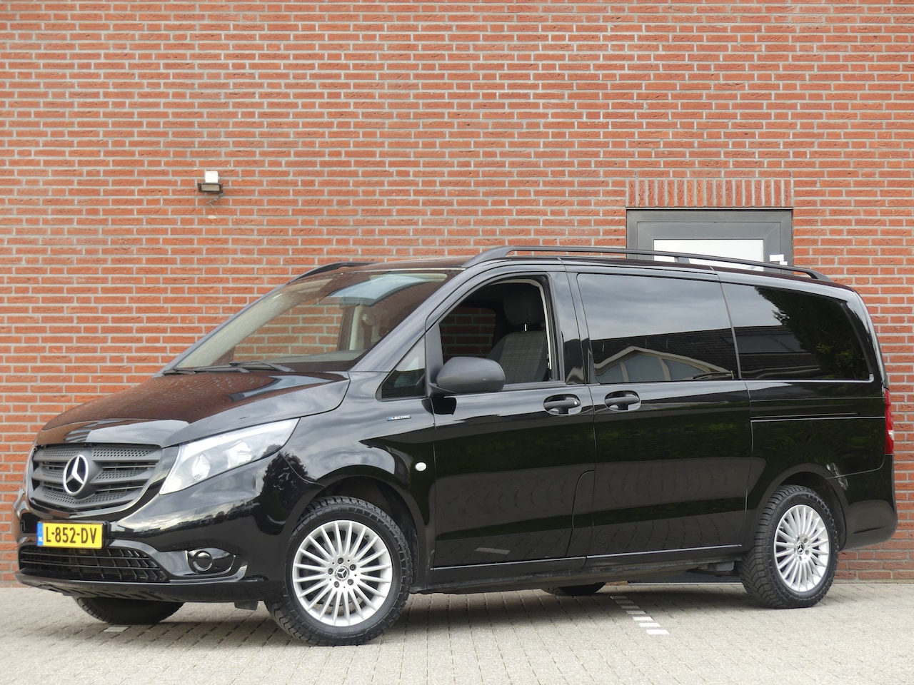 Mercedes-Benz eVito Tourer - PRO L2 35KWH 8 Persoons MARGE AUTO dubbele schuifdeuren - AutoWereld.nl