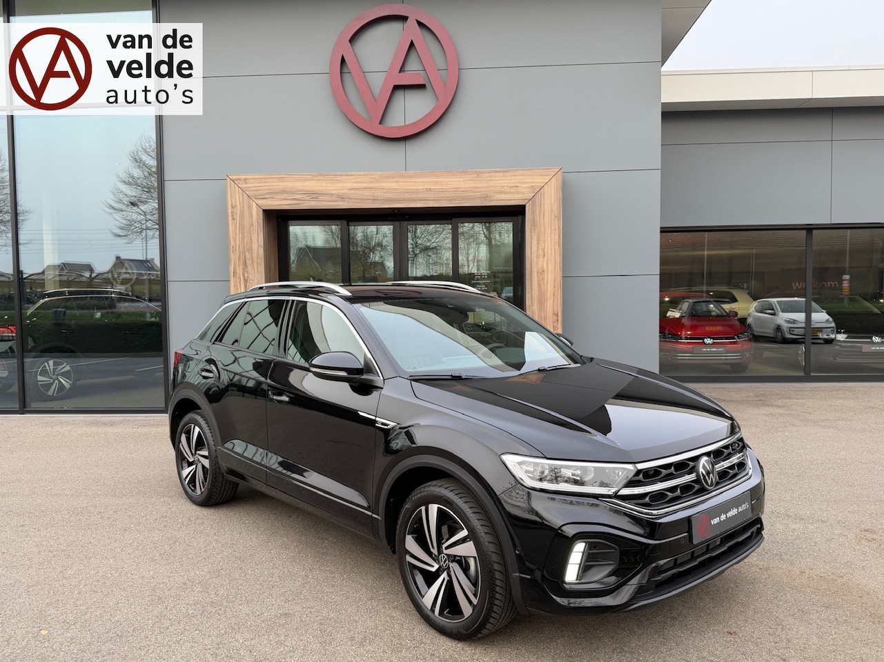 Volkswagen T-Roc - 1.5 TSI 150pk DSG R-Line | Camera | Keyless | Elek. Achterklep | Dode hoek | Rijklaar incl - AutoWereld.nl