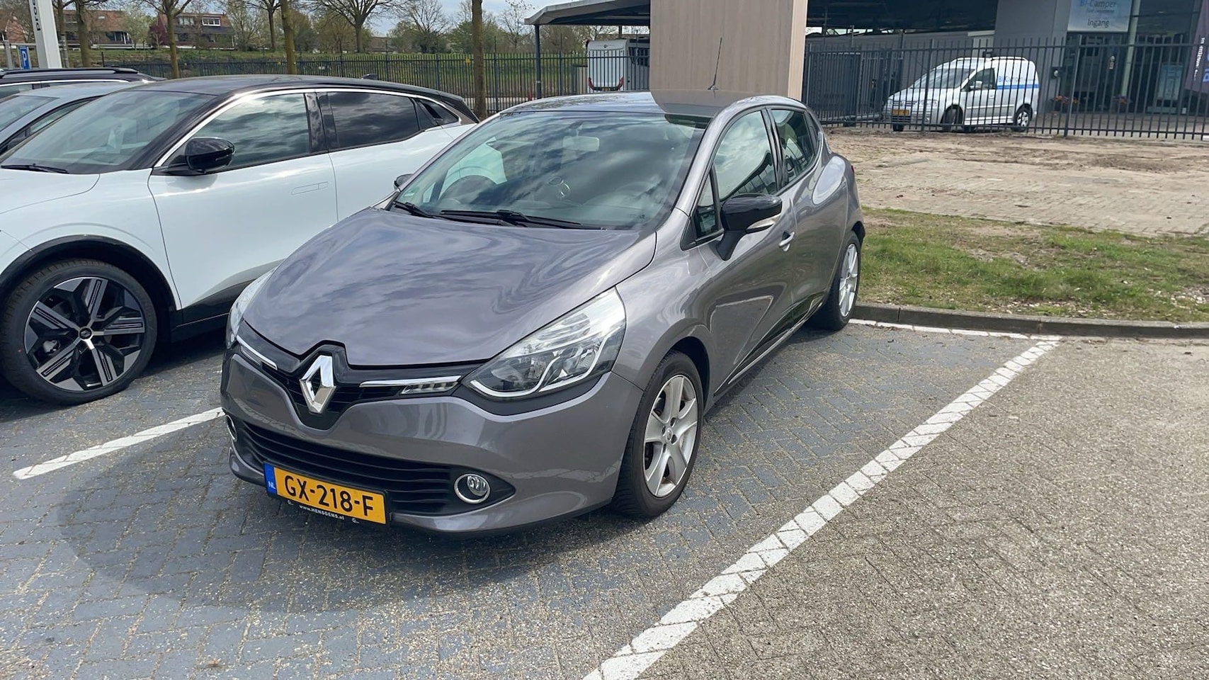 Renault Clio - 0.9 TCe Expression | Stoelverwarming | Airco | Cruise - AutoWereld.nl