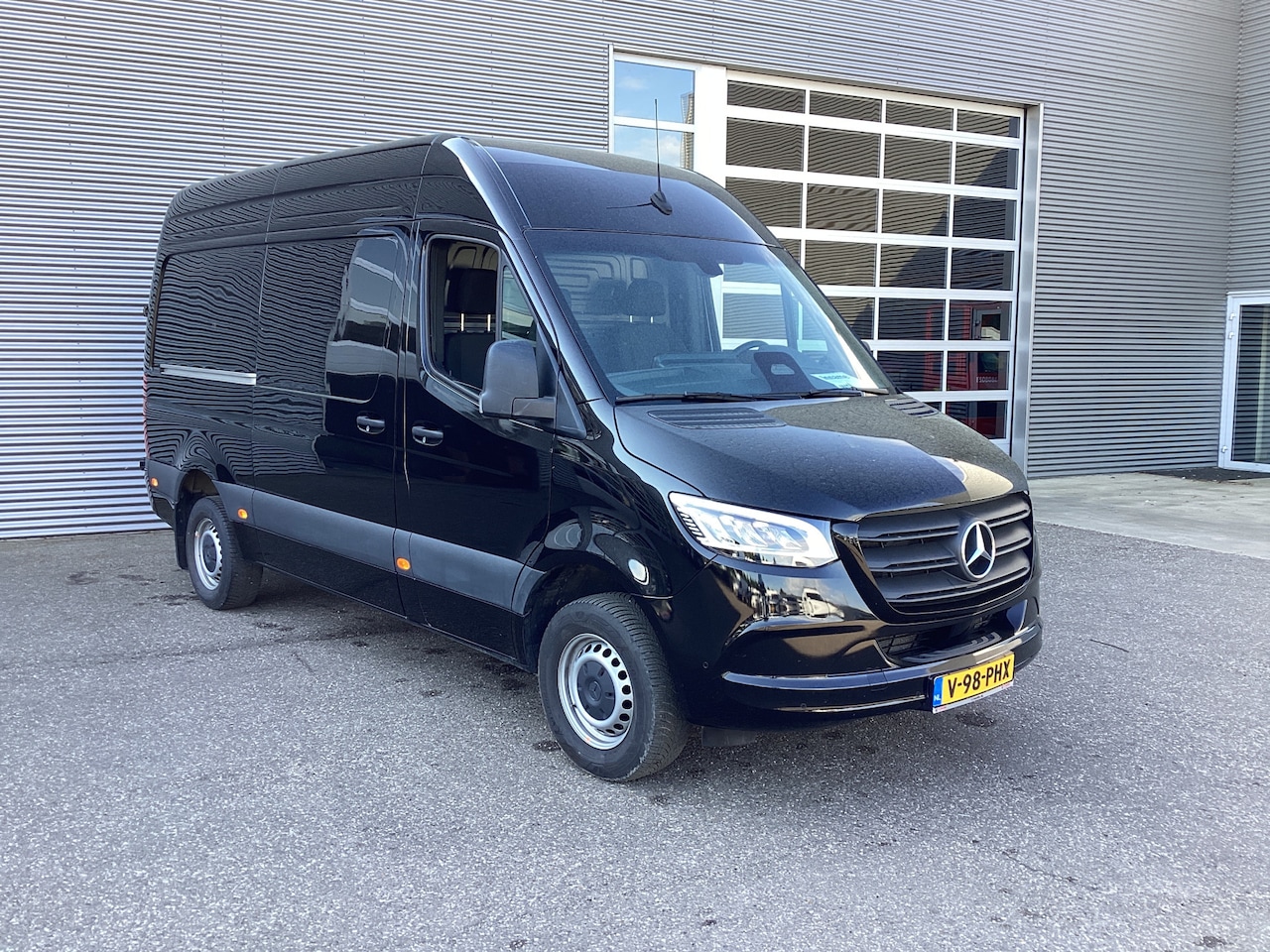 Mercedes-Benz Sprinter - 317 CDI Aut. L2H2 3.5t Trekverm./ LED/ 270Gr.Deuren/ Navi/ Camera/ Cruise/ PDC - AutoWereld.nl