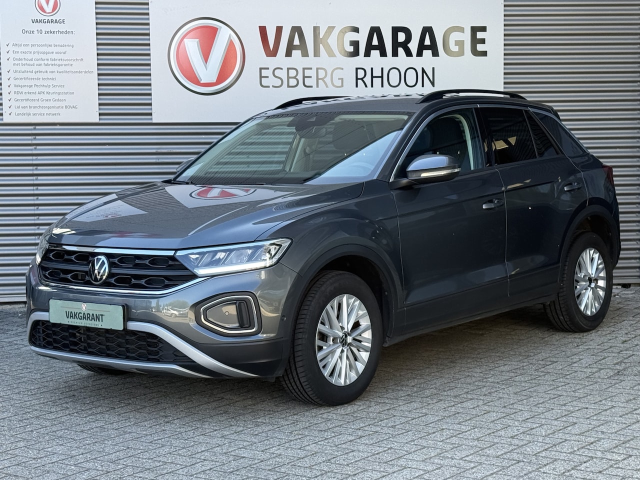 Volkswagen T-Roc - 1.5 TSI Life DSG,NAV/CAM,AFN.TREKHAAK,STOELVERWARMING - AutoWereld.nl
