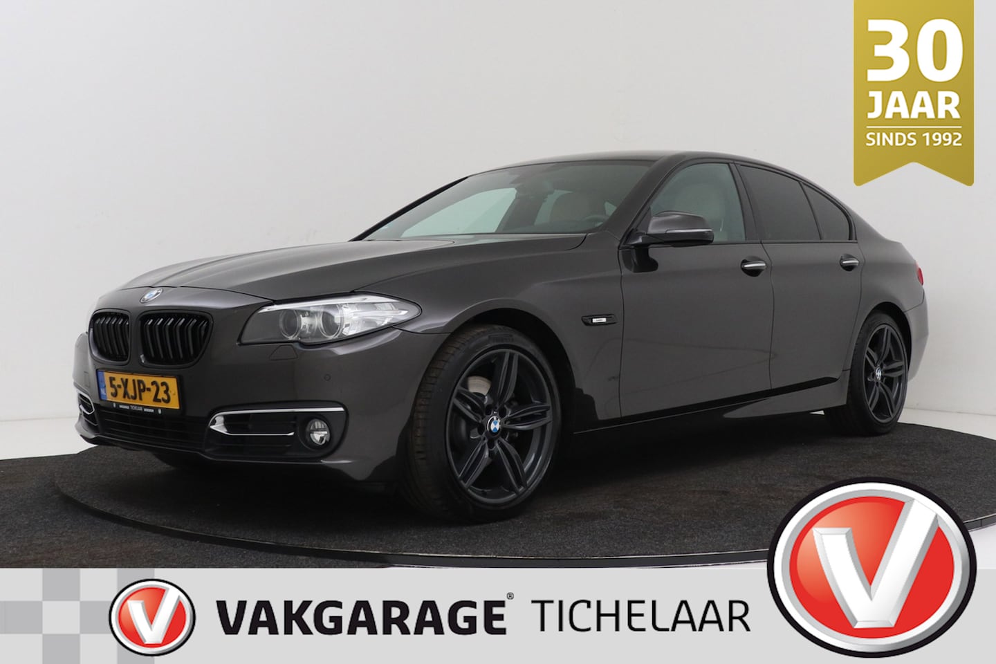 BMW 5-serie - 520i Luxury Edition | Leer | Elek stoelverst. | Sportstoelen | Trekhaak | Netjes - AutoWereld.nl