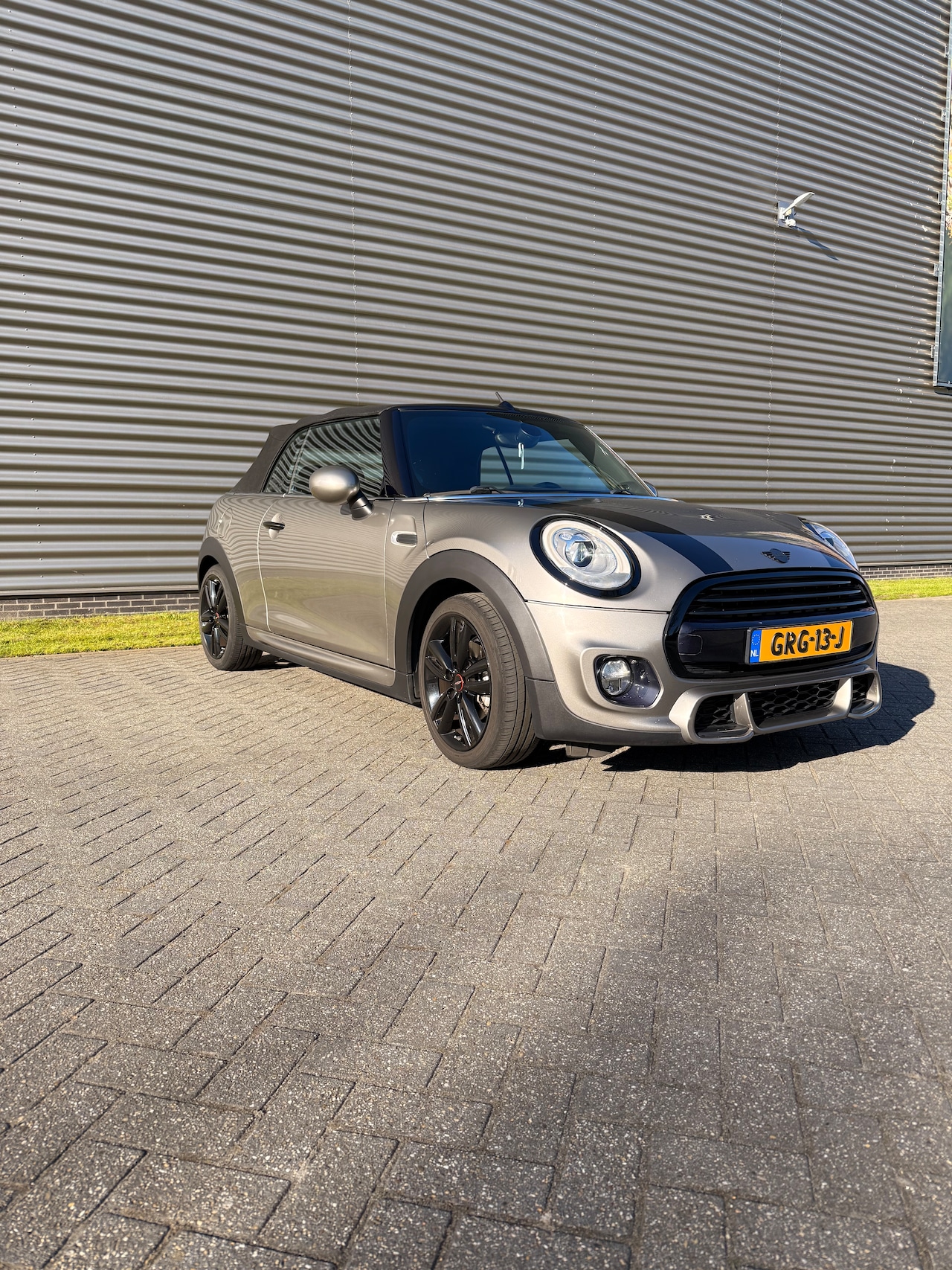 MINI Cabrio - 1.5 Cooper Chili MINI Cooper Cabrio 1.5 (2016) JCW | Chili | Harman Kardon | 118.000 km | NIEUWE APK - AutoWereld.nl