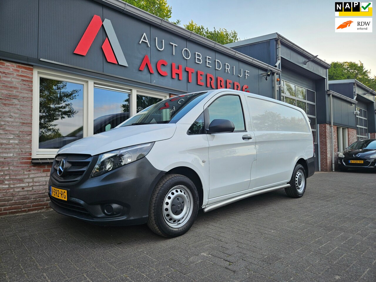 Mercedes-Benz Vito - 109 CDI Functional Lang Trekhaak! Airco! NAP! Navigatie! Achterdeuren! 3-Zitplaatsen! - AutoWereld.nl