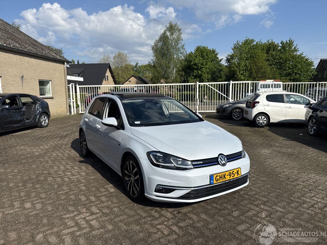 Volkswagen Golf - 1.5 TSI Highline REST BPM €500,-!!! - AutoWereld.nl