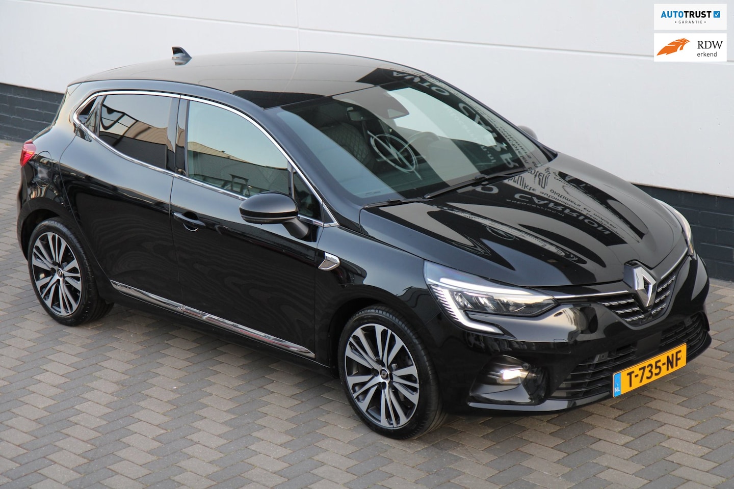 Renault Clio - 1.3 TCe Initiale Paris Carplay Leder LED LUXE !! - AutoWereld.nl