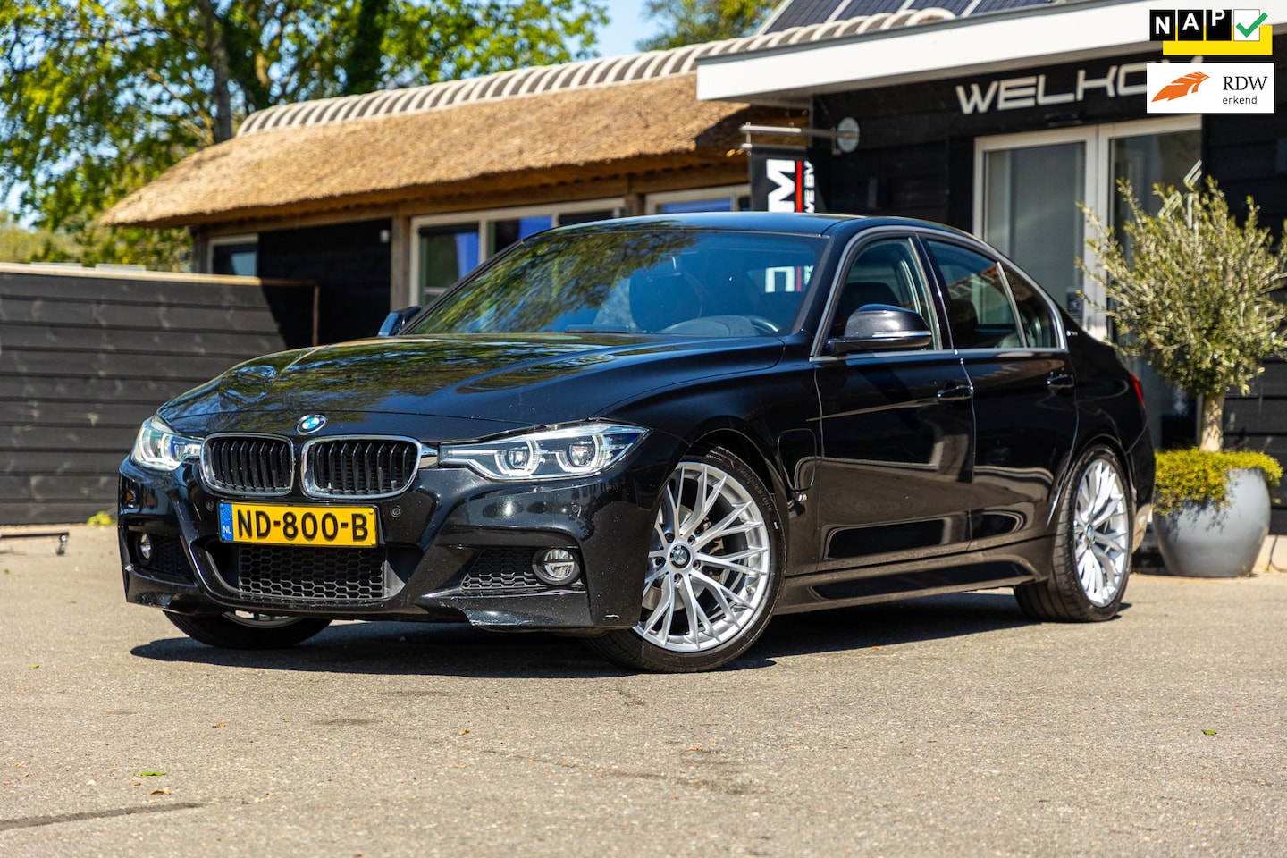 BMW 3-serie - 330e High Executive I M-pakket I Leder I 19 inch I - AutoWereld.nl