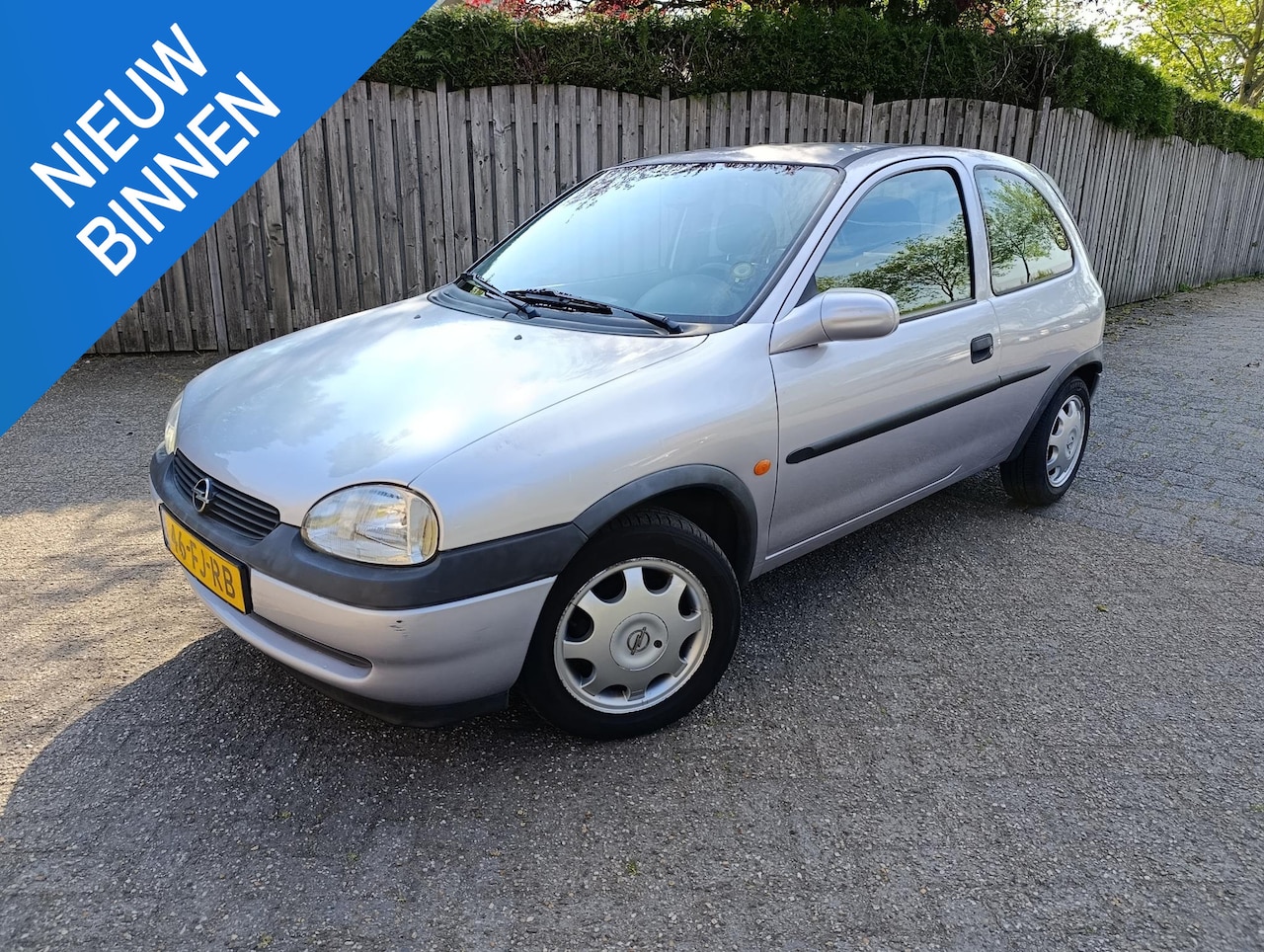 Opel Corsa - 1.2i-16V Strada Cool AUTOMAAT | AIRCO | RADIO | LMV | ELEKTRISCHE RAMEN - AutoWereld.nl