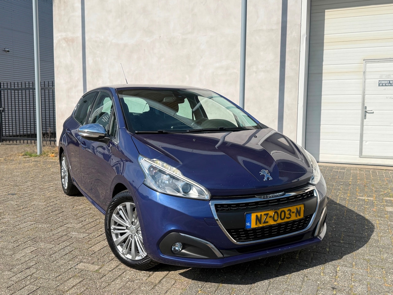 Peugeot 208 - 1.6 BlueHDi 100PK Executive (bj 2017) LMV|CLIMATE|NAVI|LED|MOOIE AUTO - AutoWereld.nl