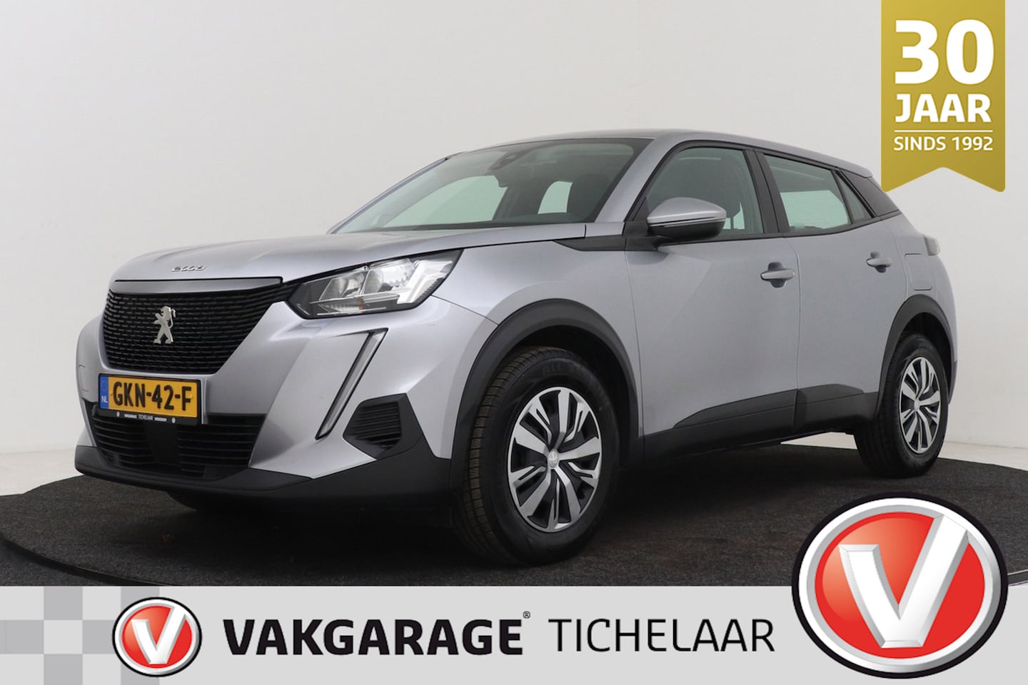 Peugeot 2008 - 1.2 PureTech Active Pack | Stoelverwarming | Camera | CarPlay | 82.000 KM | - AutoWereld.nl