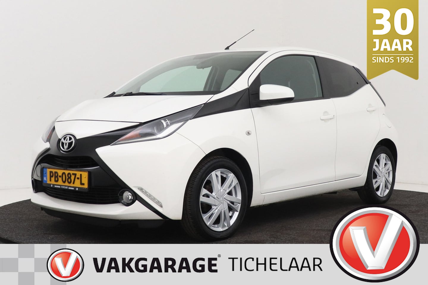 Toyota Aygo - 1.0 VVT-i x-sport | Org NL | Camera | Navigatie | Dealer Ond. | Lichtmetalen Velgen | - AutoWereld.nl
