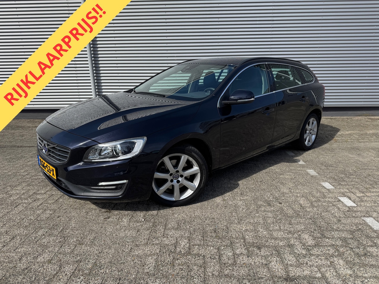 Volvo V60 - 1.5 T3 Momentum 1.5 T3 Momentum,Automaat,Navigatie,nwe Distributie,extra winterset - AutoWereld.nl