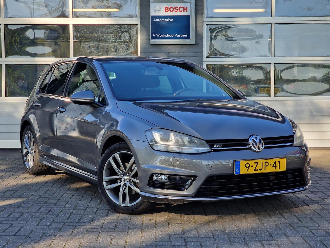 Volkswagen Golf - 1.2 TSI Highline R-line|Xenon|Navi|Camera|Cruise|NL-auto| - AutoWereld.nl