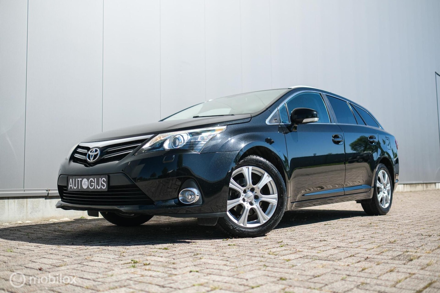 Toyota Avensis - 1.8 VVTi Business | Camera | Trekhaak | Leder alcantara | Stoelverwarming | nette auto | - AutoWereld.nl