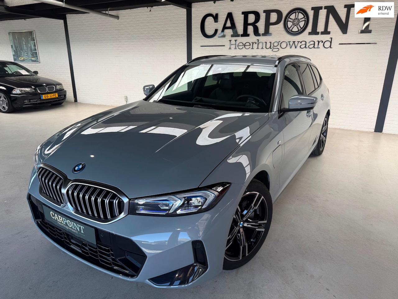 BMW 3-serie Touring - 330e M-Sportpakket Plug in Hybride Camera Leer Head Up Brooklyn Grijs DAB - AutoWereld.nl