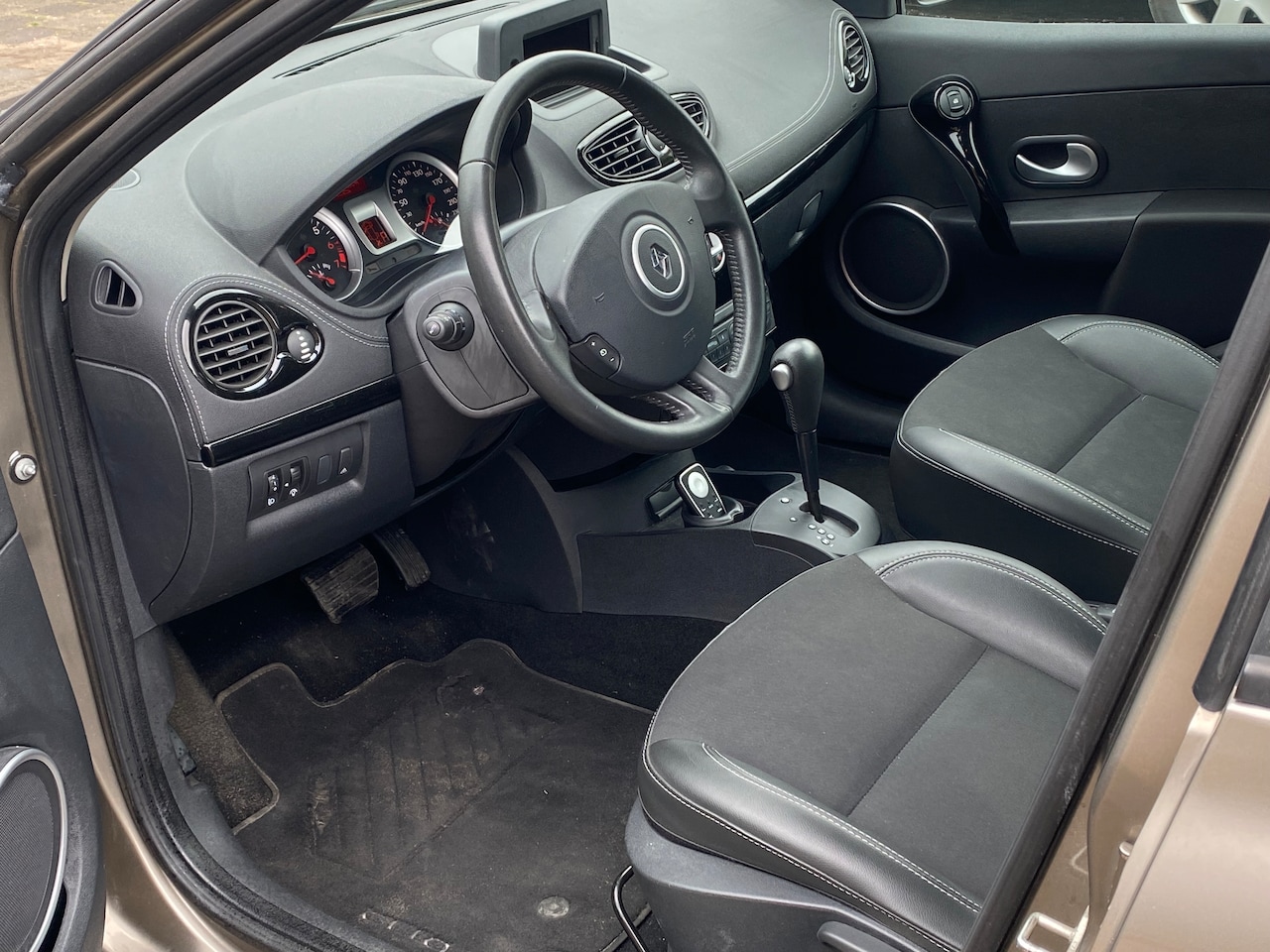 Renault Clio - 1.6  Night & Day afleveringsklaar !!!
