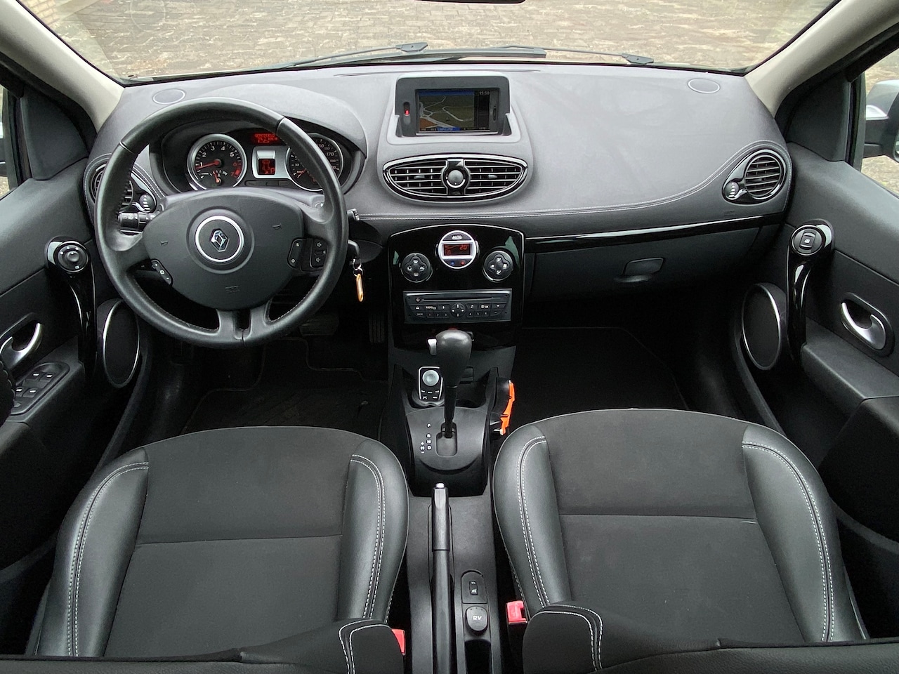 Renault Clio - 1.6  Night & Day afleveringsklaar !!!