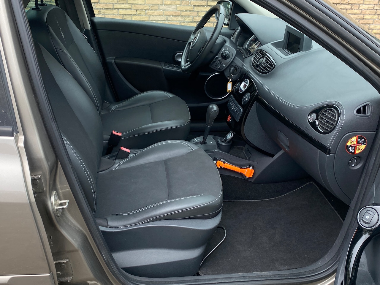 Renault Clio - 1.6  Night & Day afleveringsklaar !!!