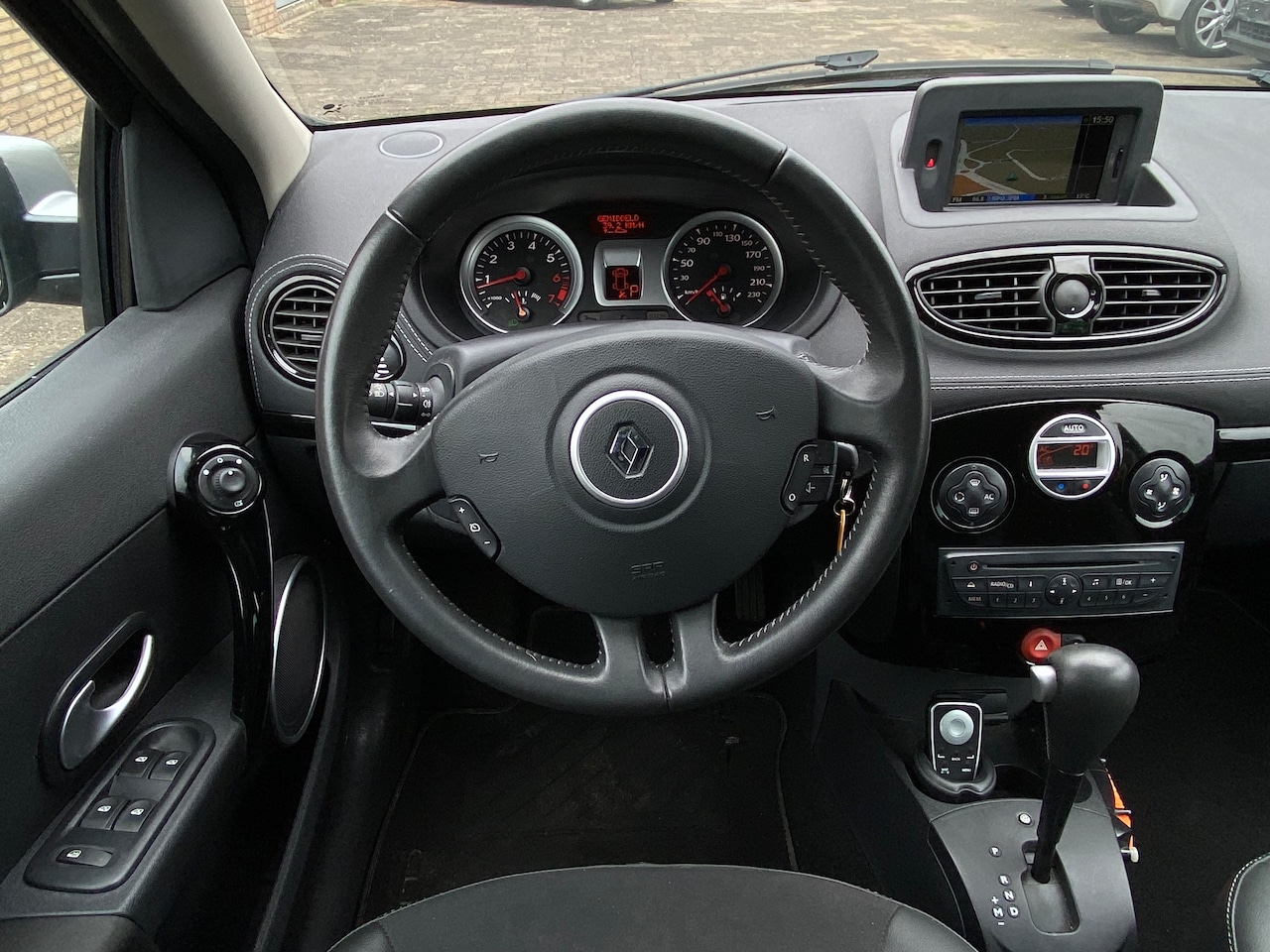 Renault Clio - 1.6  Night & Day afleveringsklaar !!!