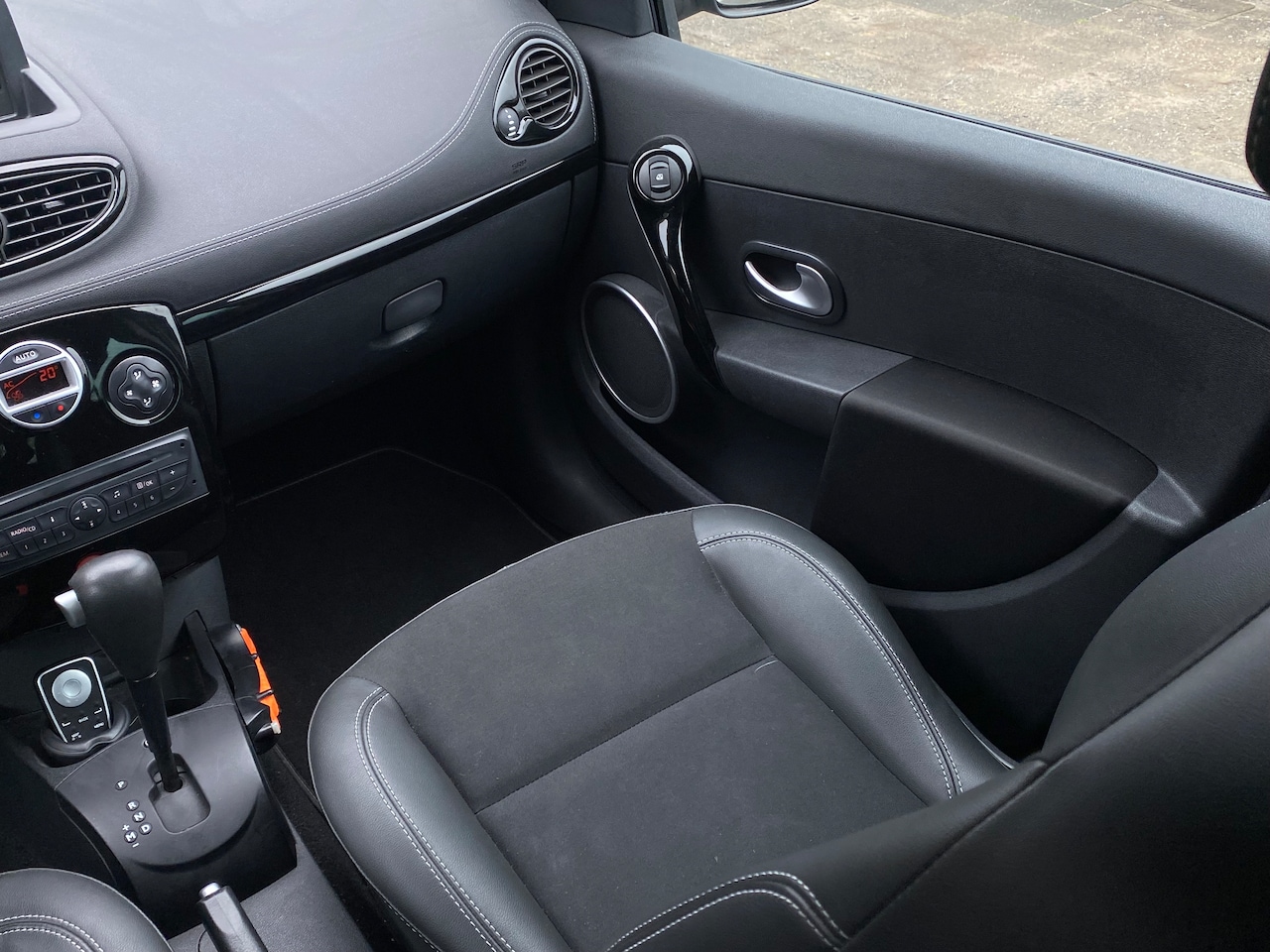 Renault Clio - 1.6  Night & Day afleveringsklaar !!!