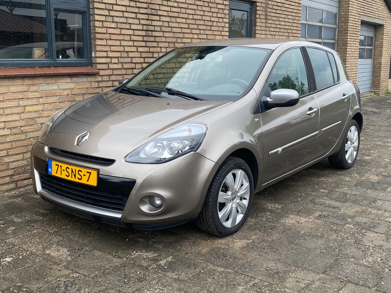 Renault Clio - 1.6  Night & Day afleveringsklaar !!! - AutoWereld.nl