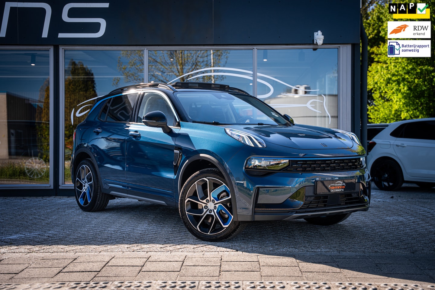 Lynk & Co 01 - 1.5|Plug-In Hybrid|SOH 95%|Schuif/kanteldak|Carplay|360 camera - AutoWereld.nl