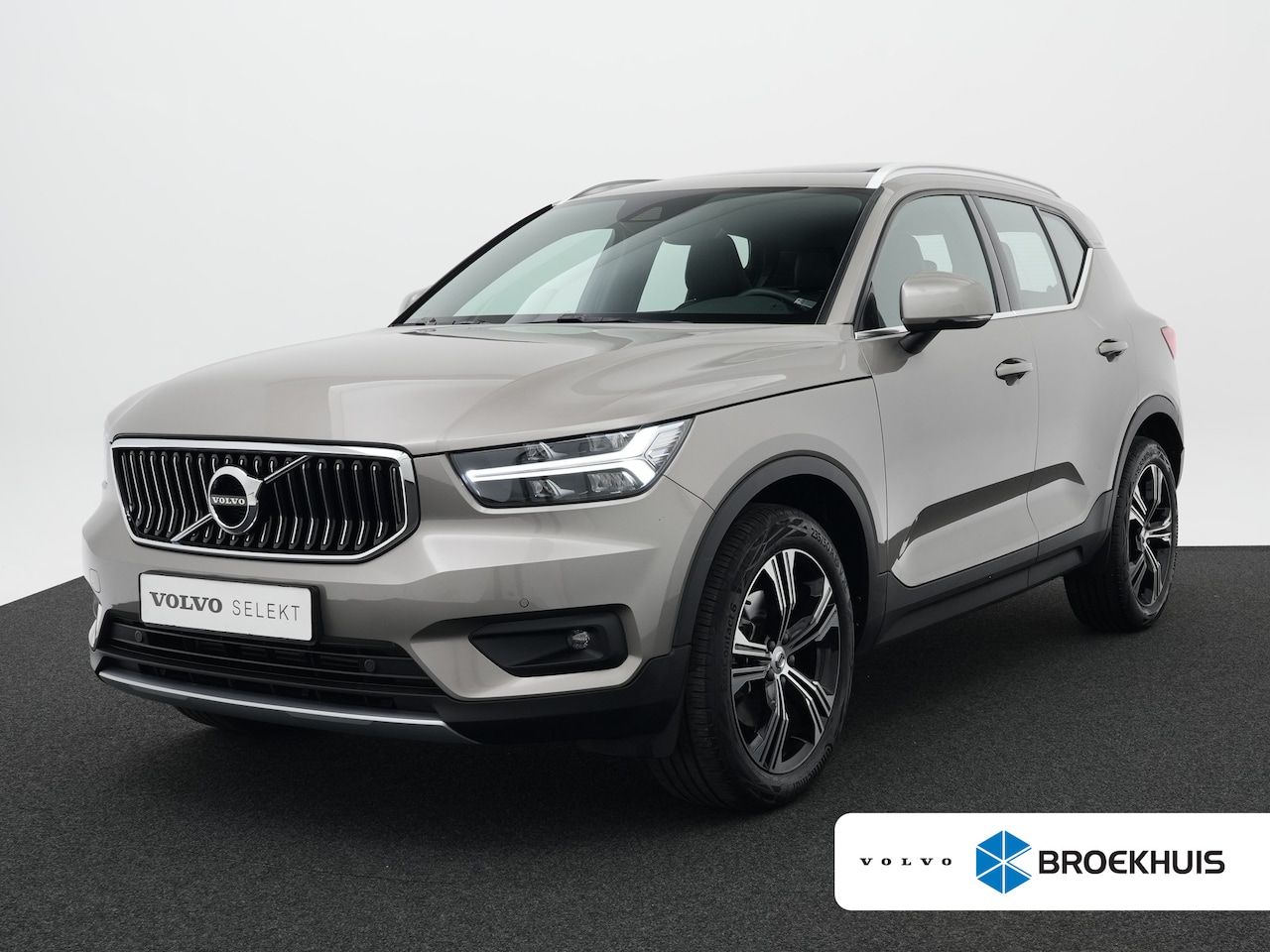 Volvo XC40 - 2.0 T4 Inscription | Dealer onderhouden | Panoramadak | Adaptive Cruise | BLIS | Standkach - AutoWereld.nl