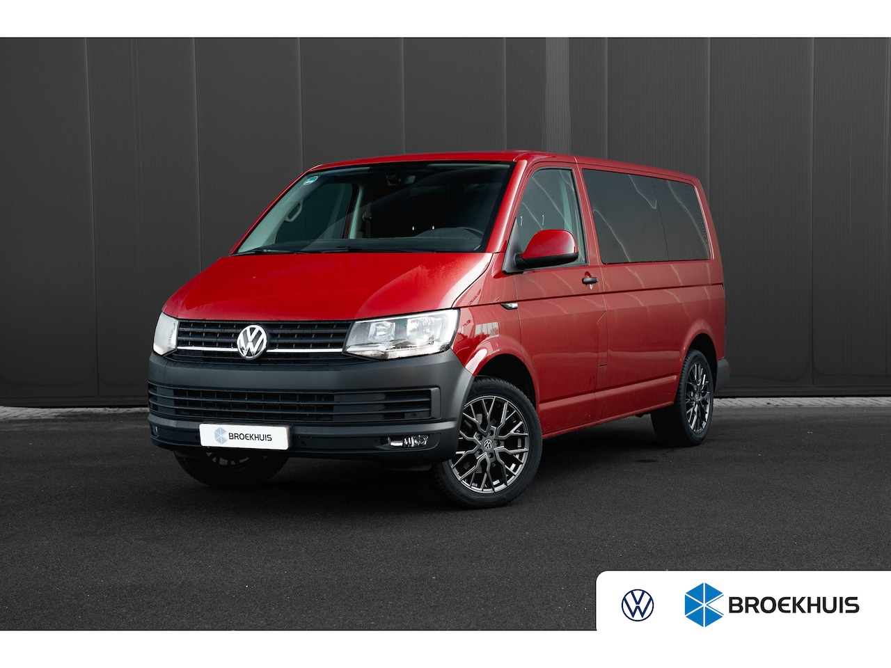 Volkswagen Transporter - 150 pk Automaat | Multistuur | Navigatie | Trekhaak | Comfortstoelen | Parkeersensoren | M - AutoWereld.nl