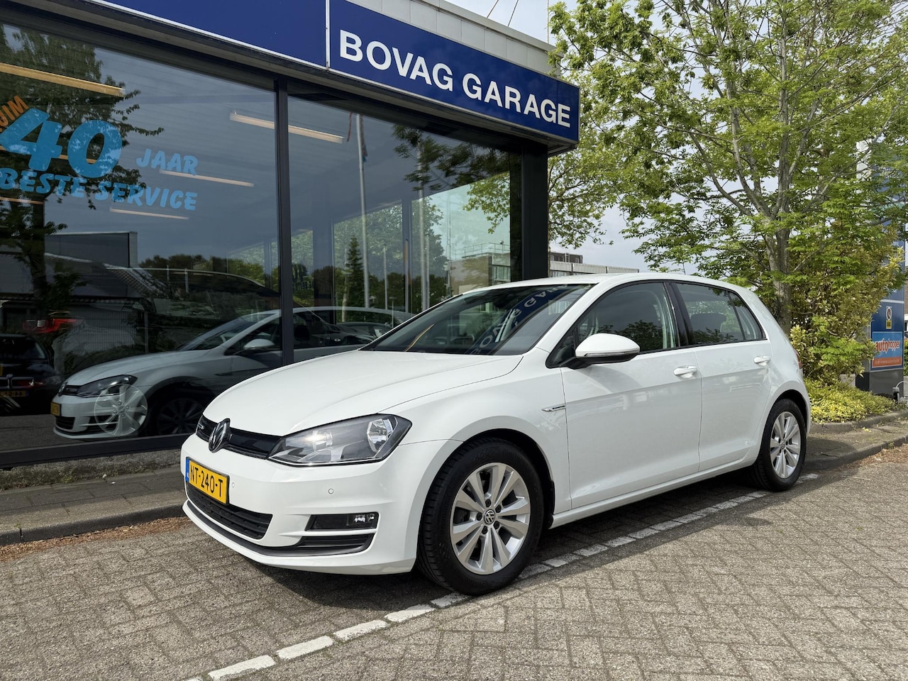Volkswagen Golf - 1.0 TSI Comfortline Apple carplay / Android auto / Park sensor V+A / LM. Velgen - AutoWereld.nl