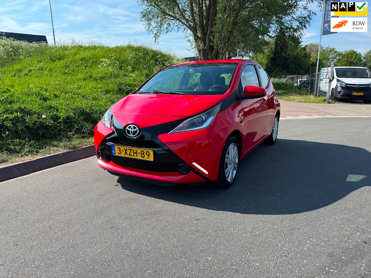 Toyota Aygo - 1.0 VVT-i x-play Navi,Camera,tel - AutoWereld.nl