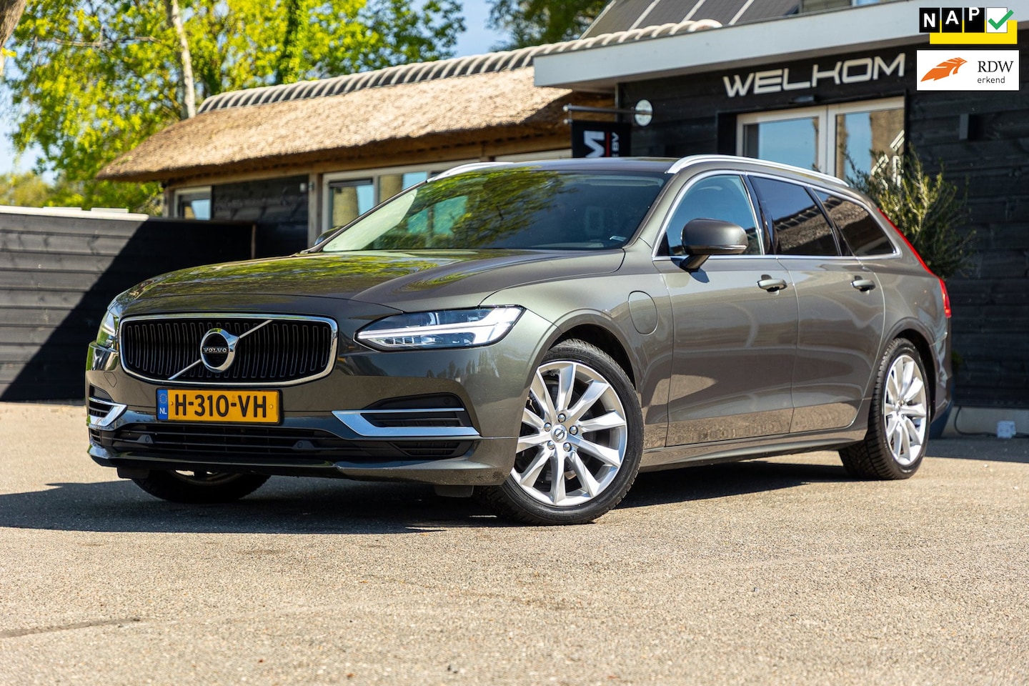 Volvo V90 - 2.0 T8 AWD Inscription I 91% I Btw I Luxe Leder I Trekhaak I Phine grey I - AutoWereld.nl