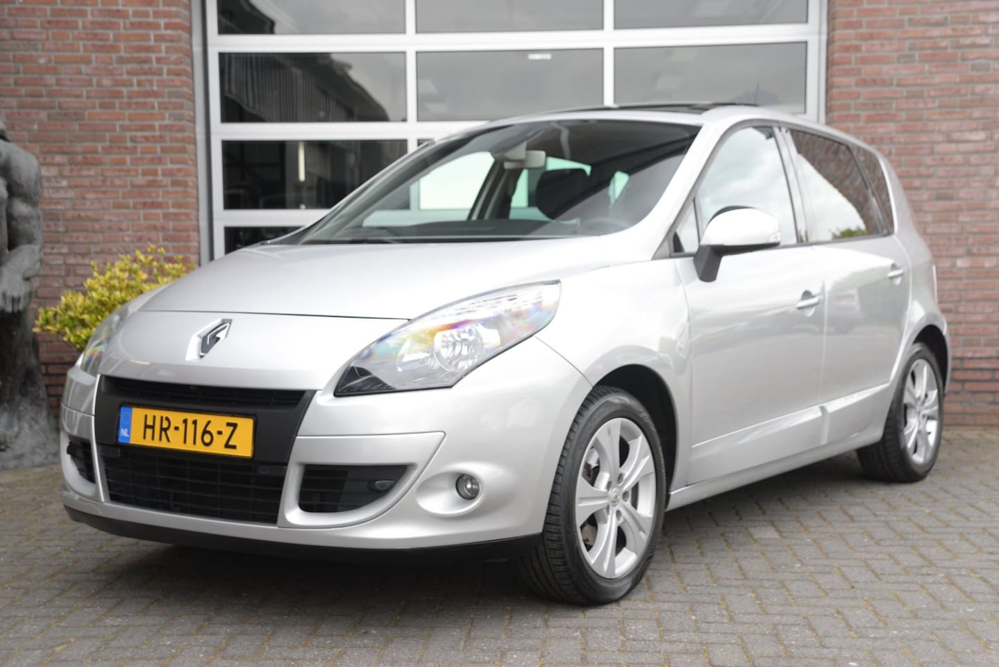 Renault Scénic - 2.0 Dynamique | Pano | Automaat | Navi | Trekhaak | - AutoWereld.nl