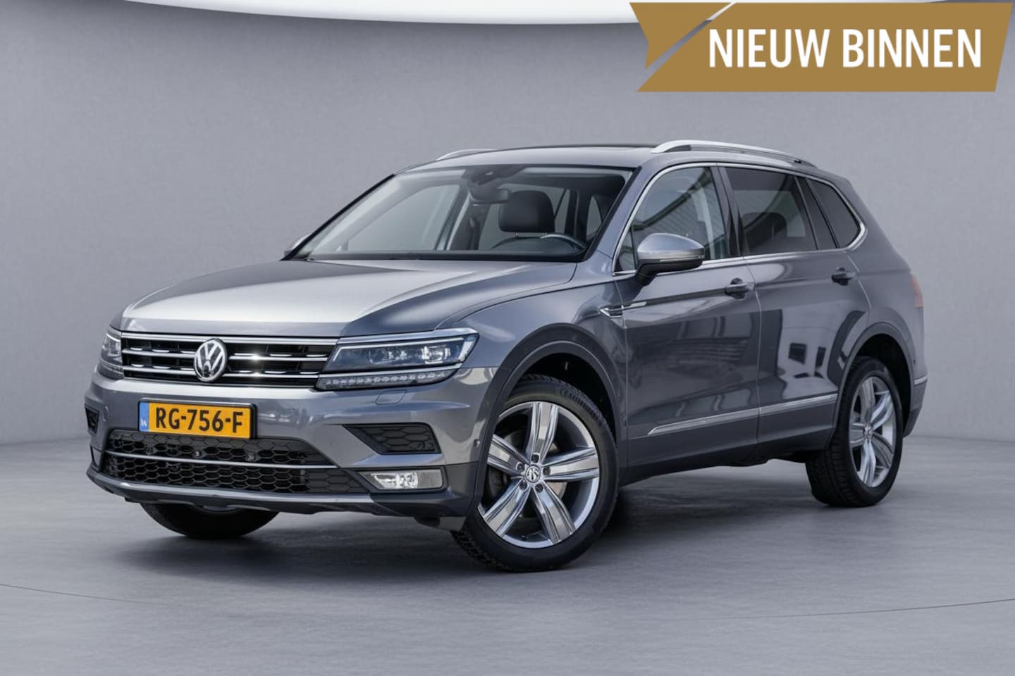Volkswagen Tiguan Allspace - 1.4 TSI Highline 7pers. Org.NL|Pano-dak|360°|Leder|Memory|Trekhaak|HuD|ACC|1e-eig.|Dealero - AutoWereld.nl