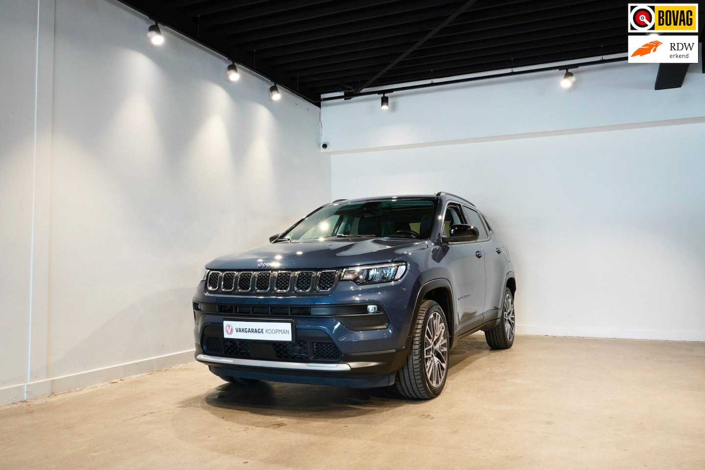 Jeep Compass - 4xe 190 Plug-in Hybrid Electric Night Eagle Pano|ACC|Stoelverwarming - AutoWereld.nl