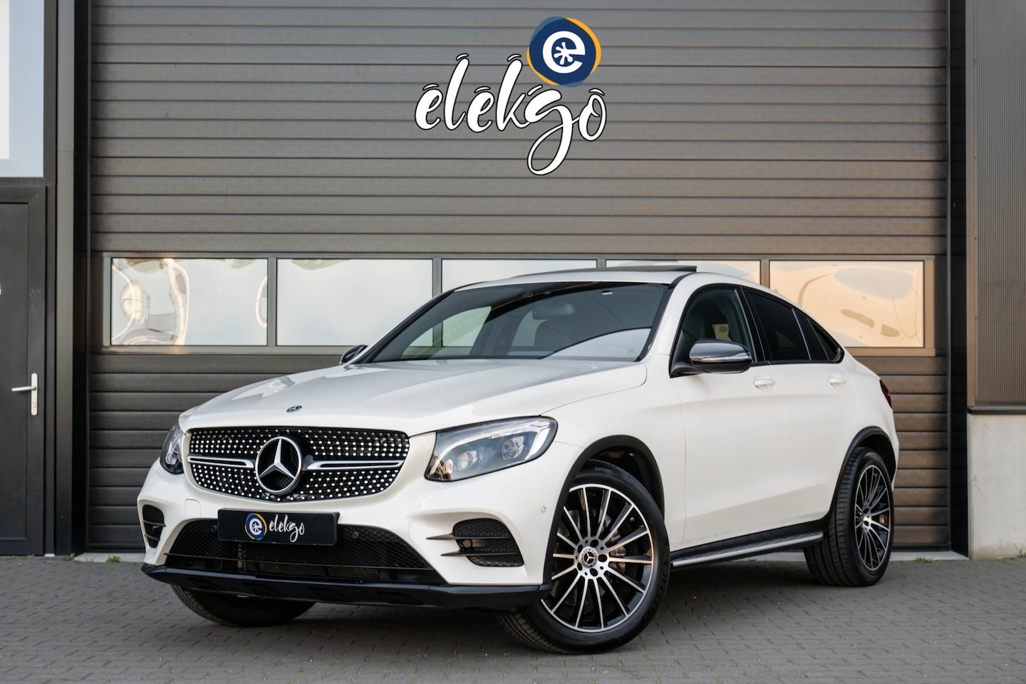 Mercedes-Benz GLC-klasse Coupé - 250 AMG 4MATIC Premium Plus|Pano|Night|Sportstoel|Camera|Leer|Ambi| - AutoWereld.nl