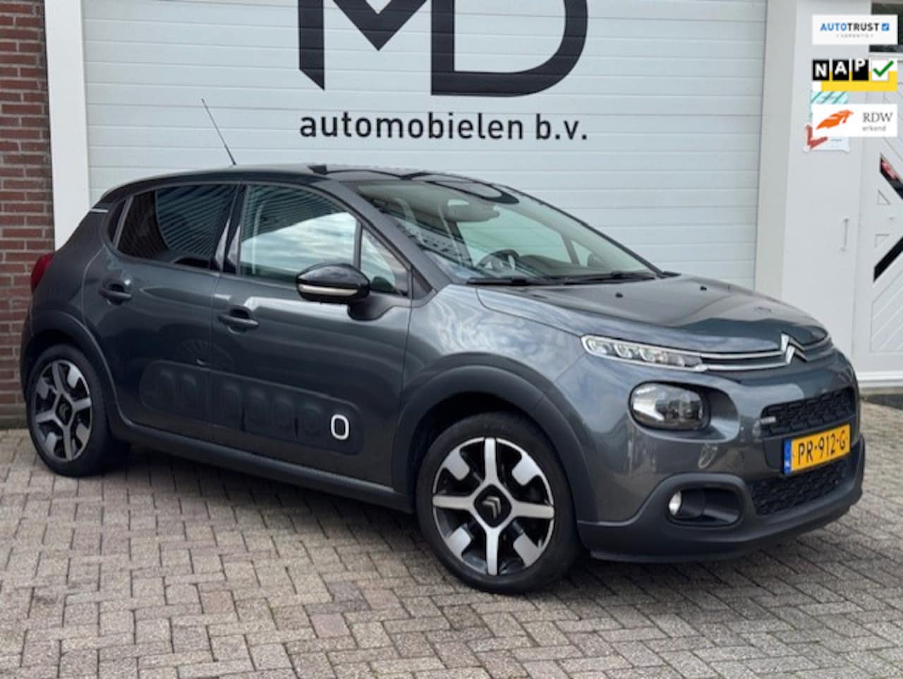 Citroën C3 - 1.2 S&S Shine - Dealer onderhouden- Trekhaak -LED - AutoWereld.nl