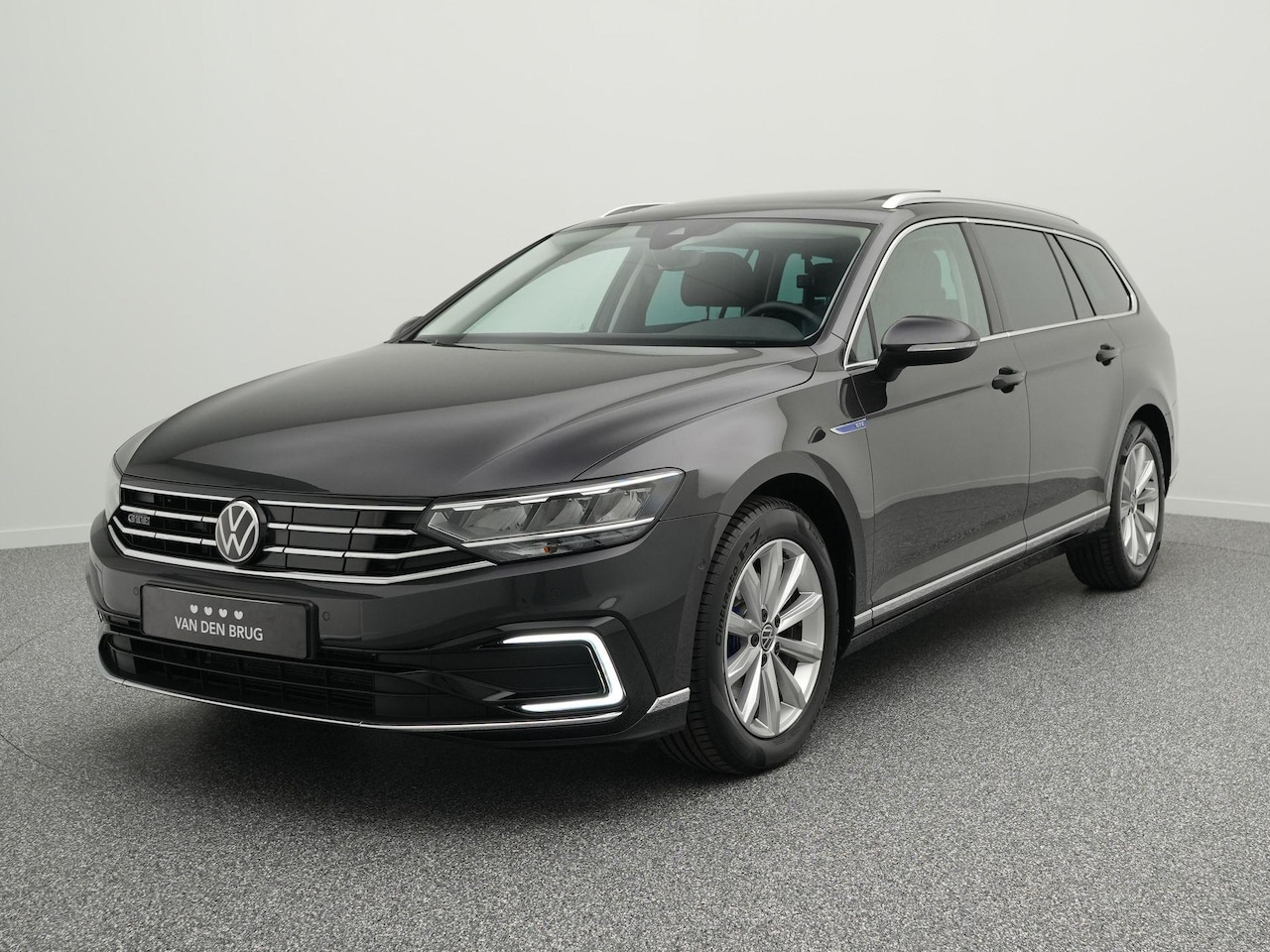 Volkswagen Passat Variant - GTE 1.4 TSI PHEV 218 PK Highline | LED | Panoramadak | Achteruitrijcamera | Side Assist | - AutoWereld.nl