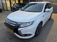 Mitsubishi Outlander - 2.0 PHEV Instyle+ ACC LEDER 360 TREKHAAK SCHUIFDAK VOL ORIG NL NAP