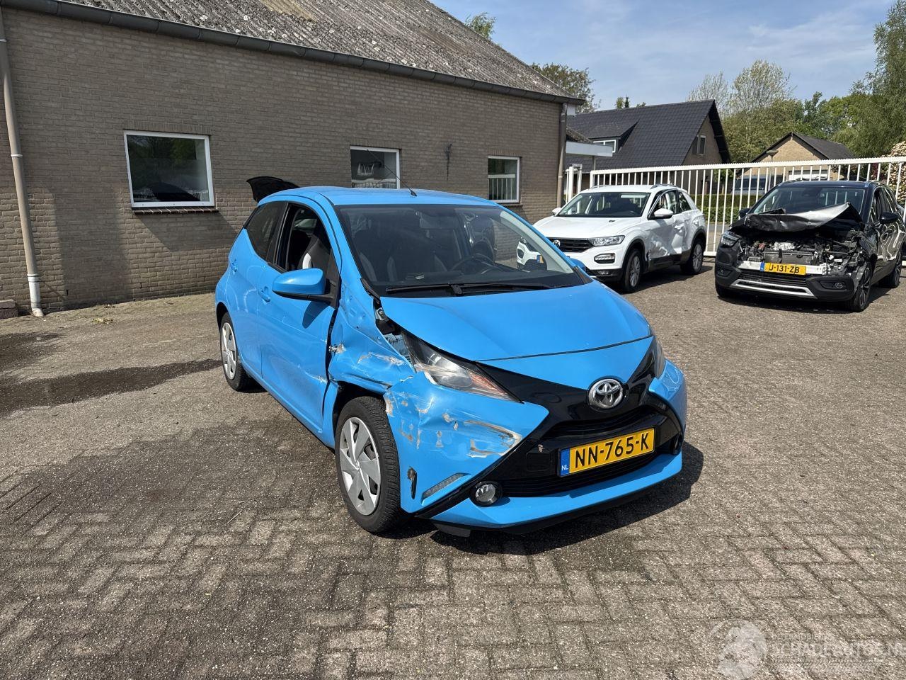 Toyota Aygo - 1.0 VVT-i x-Play REST BPM €250,-!!! - AutoWereld.nl