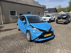 Toyota Aygo - 1.0 VVT-i x-Play REST BPM €250,