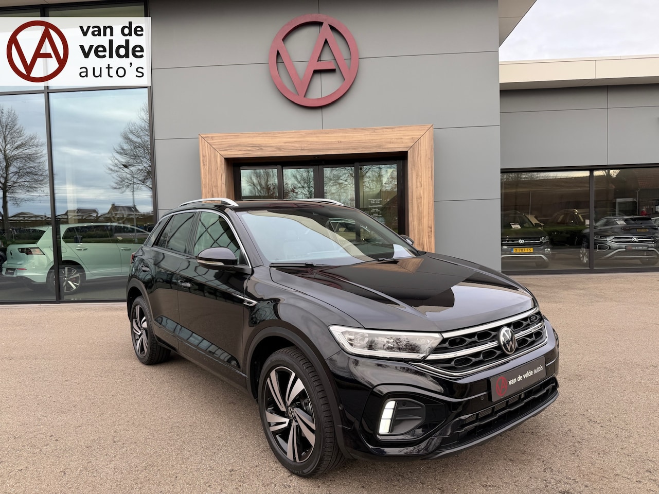 Volkswagen T-Roc - 1.5 TSI 150pk DSG R-Line | Camera | Keyless | Elek. Achterklep | Dode hoek | Rijklaar incl - AutoWereld.nl